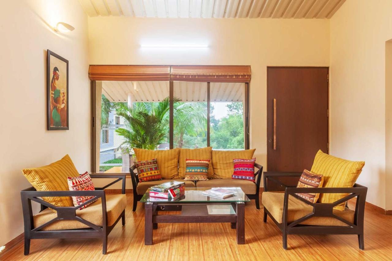 Stayvista'S Green Grove - A Modern Mountain-View Retreat With Lush Lawn 特里姆巴克 外观 照片