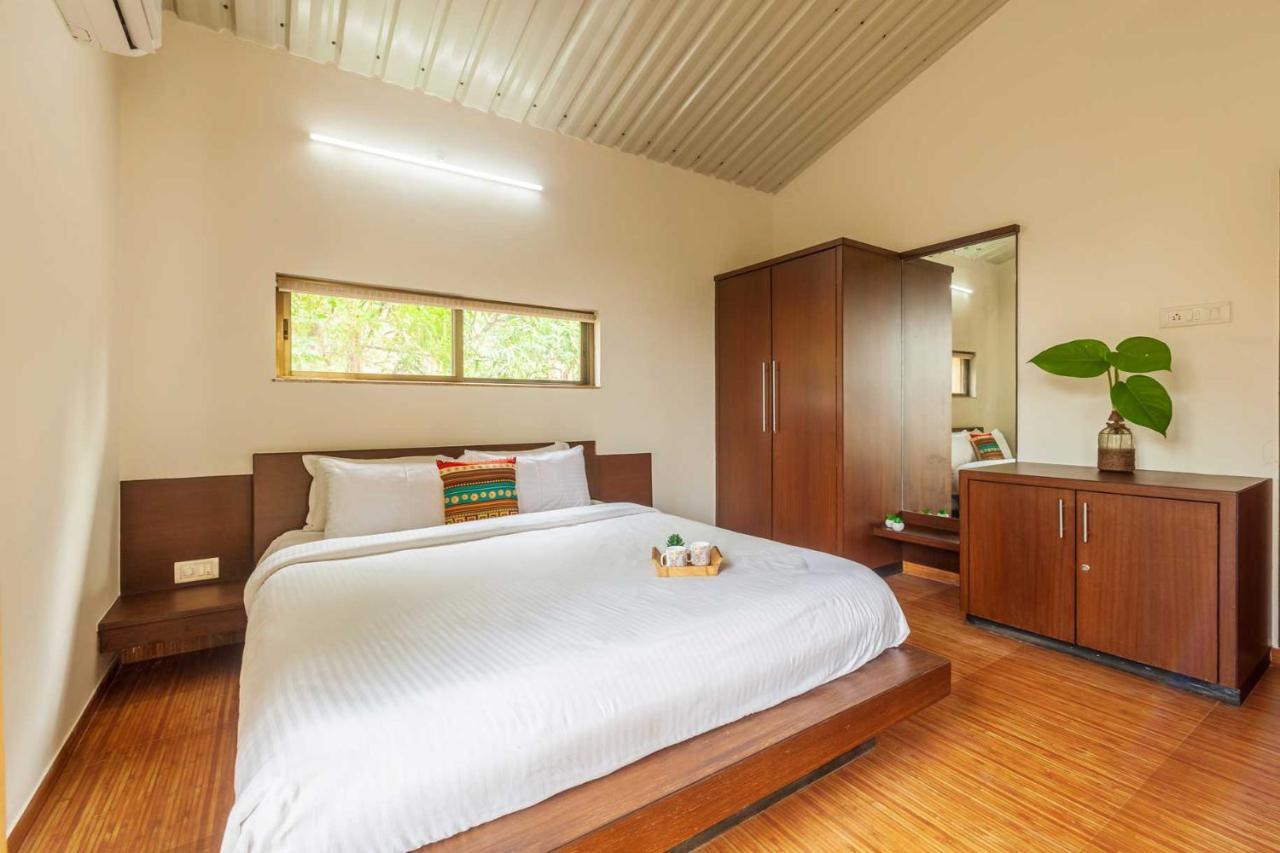 Stayvista'S Green Grove - A Modern Mountain-View Retreat With Lush Lawn 特里姆巴克 外观 照片