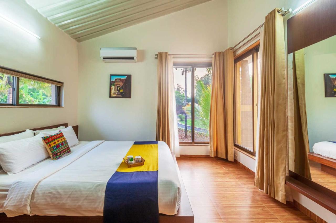 Stayvista'S Green Grove - A Modern Mountain-View Retreat With Lush Lawn 特里姆巴克 外观 照片