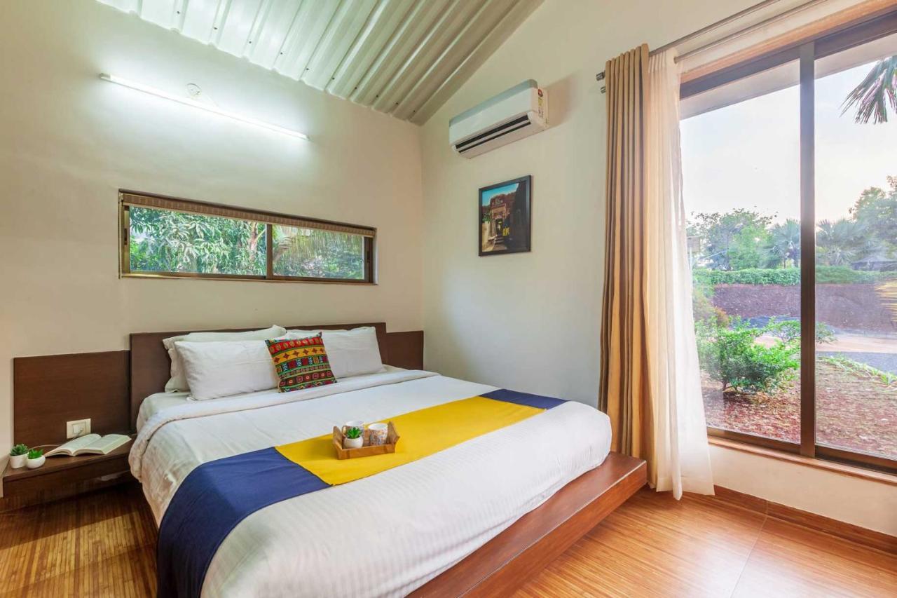 Stayvista'S Green Grove - A Modern Mountain-View Retreat With Lush Lawn 特里姆巴克 外观 照片