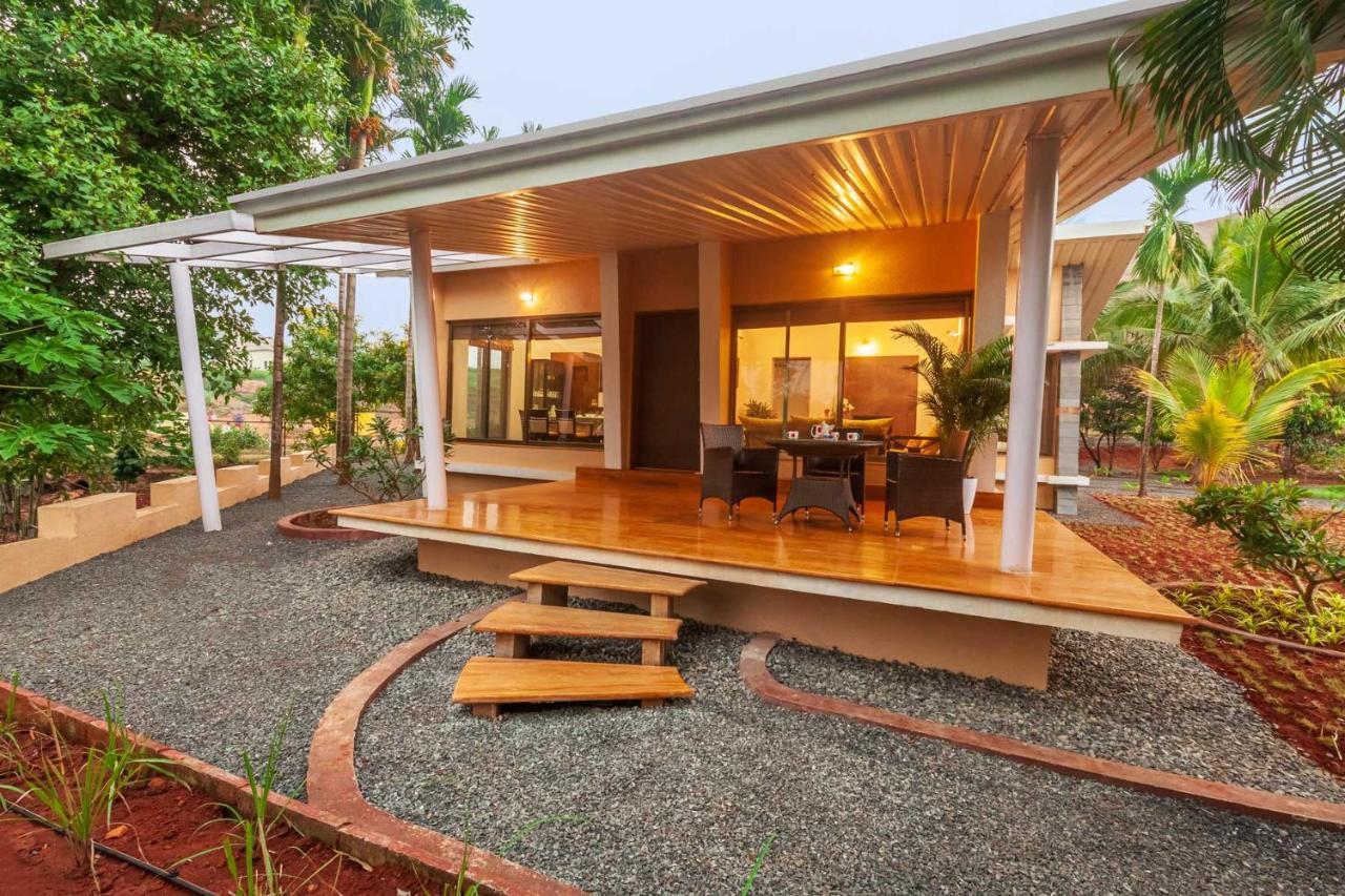 Stayvista'S Green Grove - A Modern Mountain-View Retreat With Lush Lawn 特里姆巴克 外观 照片