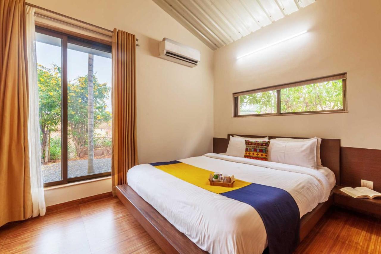 Stayvista'S Green Grove - A Modern Mountain-View Retreat With Lush Lawn 特里姆巴克 外观 照片
